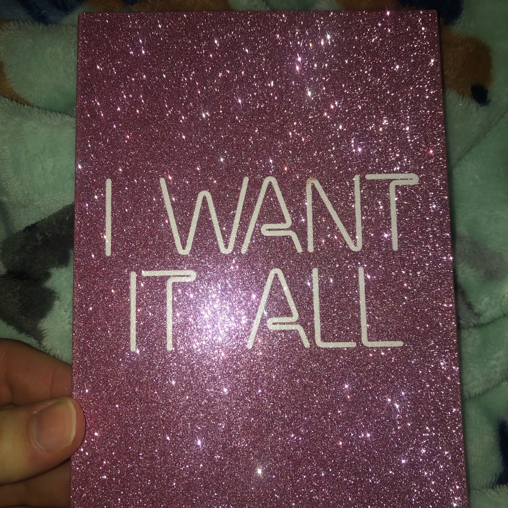 💕HOST PICK🤍 kylie birthday palette + extra shade - Picture 2 of 8